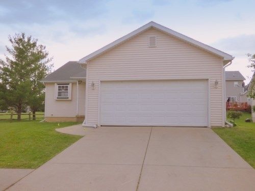 711 Pinegate Dr # 7, Fowlerville, MI 48836