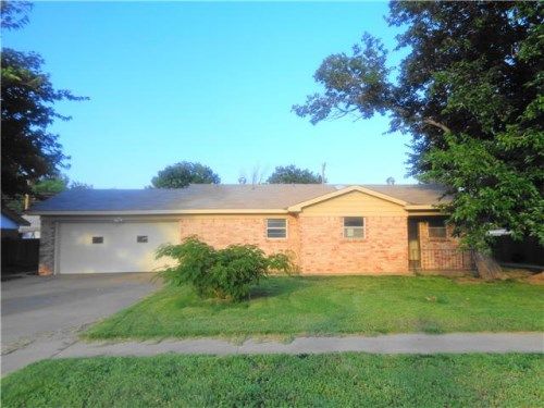 711 Mills Ave, Dumas, TX 79029