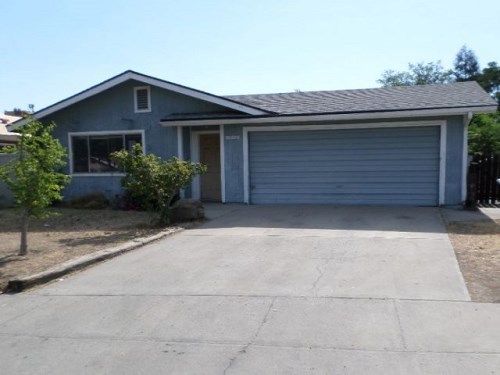 1440 N Leslie Ct, Visalia, CA 93291