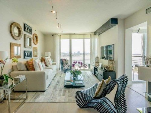 325 S BISCAYNE BL # 2323, Miami, FL 33131