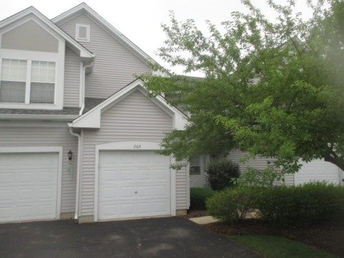 203 Huntington Ct, Oswego, IL 60543