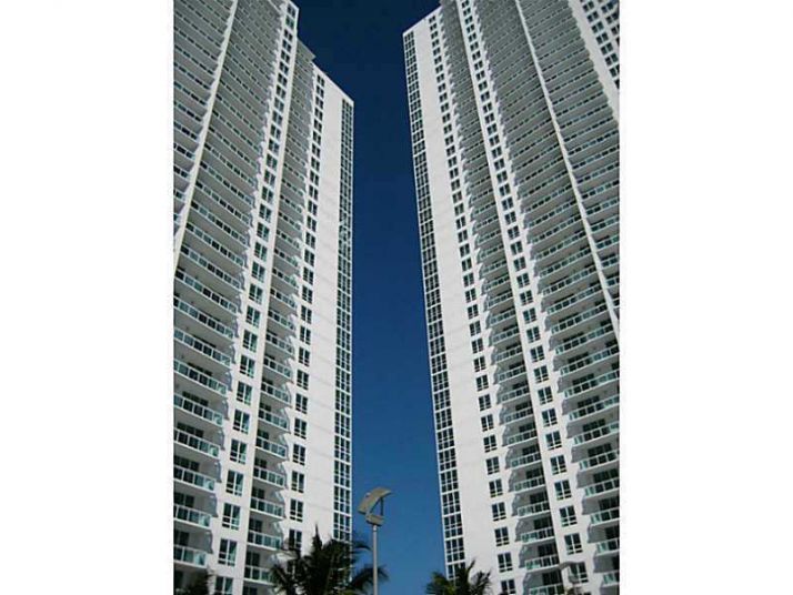 950 BRICKELL BAY DRIVE # 3706, Miami, FL 33131