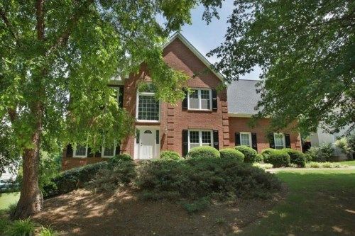 585 Estate Club Circle, Roswell, GA 30075