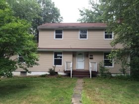 422 Oak Manor Drive, Ravenna, OH 44266