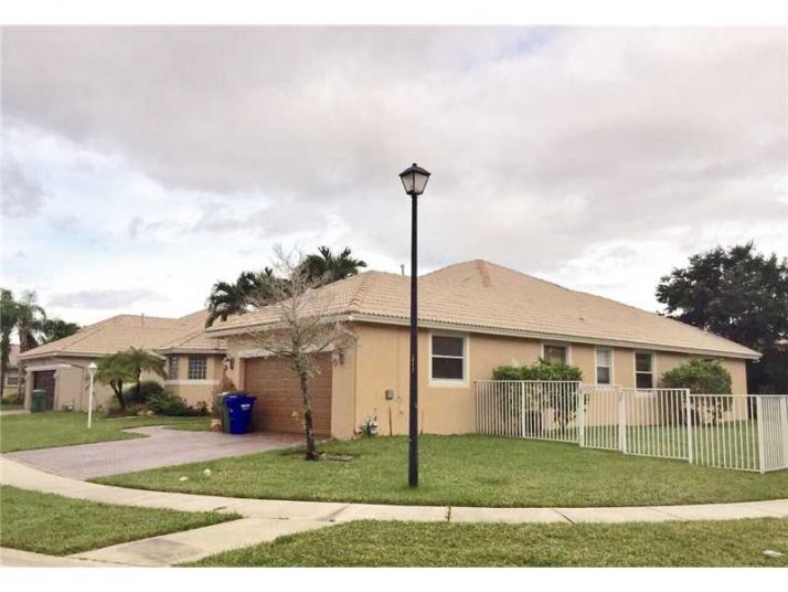 13762 NW 16 ST, Hollywood, FL 33028