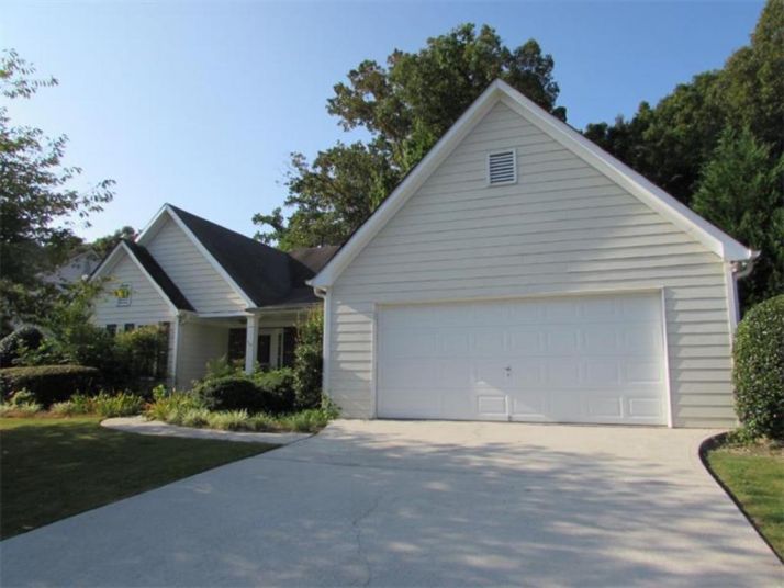 5277 Autumn Run Drive, Powder Springs, GA 30127