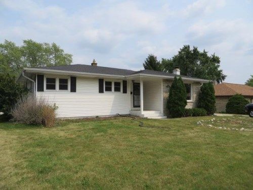 W172n8716 Shady Ln, Menomonee Falls, WI 53051