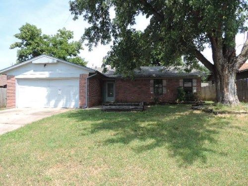 4907 Redbud Dr, Sand Springs, OK 74063