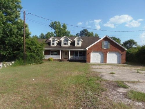 616 W Huggins St, Manning, SC 29102