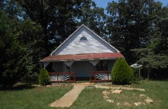 320 Peninsula Pl, Hurt, VA 24563