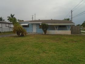 3221 SW 67th Ln, Hollywood, FL 33023