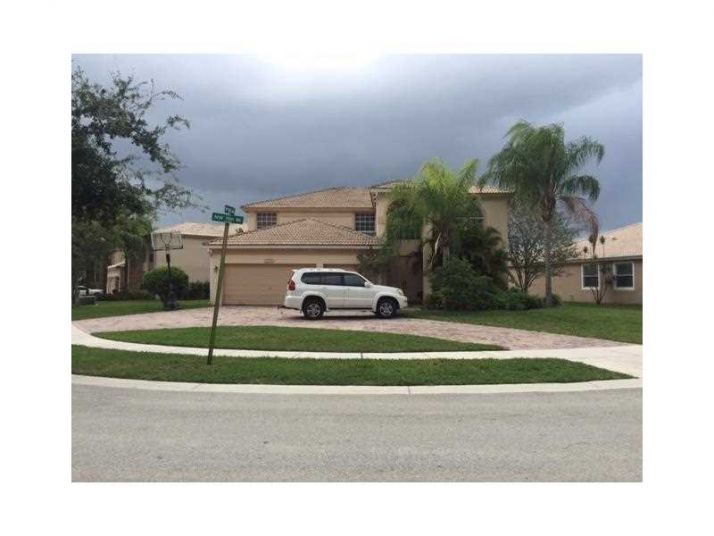 13835 NW 11 ST, Hollywood, FL 33028