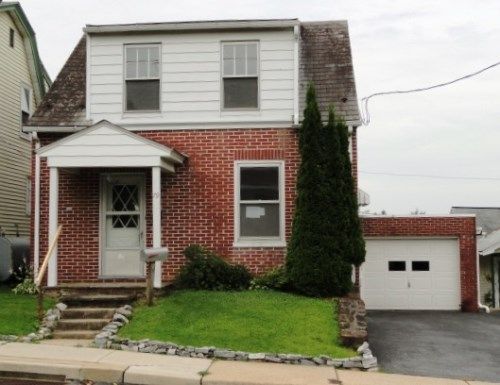 79 E Pine St, Ephrata, PA 17522