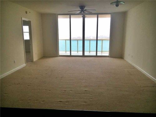 2640 Lake Shore Dr # 809, West Palm Beach, FL 33404