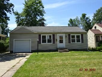 242 Fournier St, Berea, OH 44017