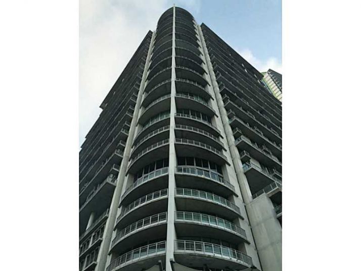 690 SW 1 CT # 1913, Miami, FL 33130