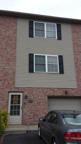 11 Jazz Cir, Whitehall, PA 18052