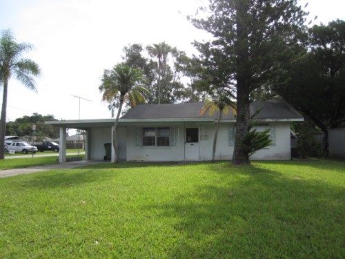 1301 32nd St W, Bradenton, FL 34205