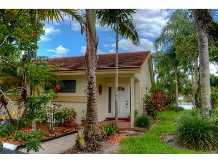 718 SW 88 TE, Fort Lauderdale, FL 33324