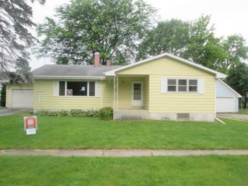 121 Wisconsin St, Genoa City, WI 53128