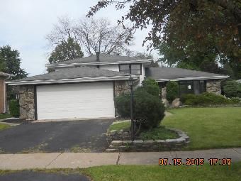 10613 S Michael Dr, Palos Hills, IL 60465