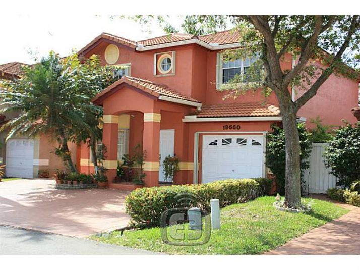 19660 NW 84 CT, Hialeah, FL 33015