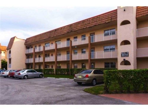 9010 SUNRISE LAKES BL # 104, Fort Lauderdale, FL 33322