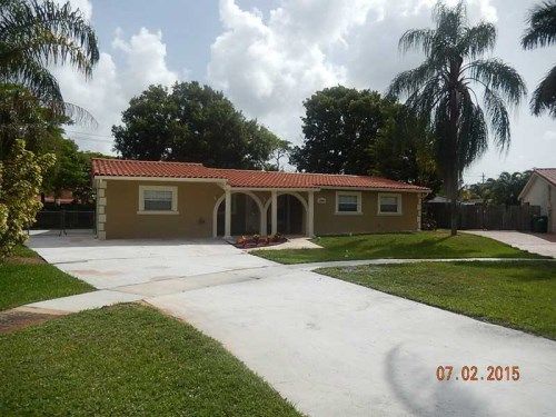 18541 NW 80 AV, Hialeah, FL 33015