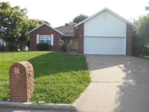 805 S Ballard Dr, Nixa, MO 65714