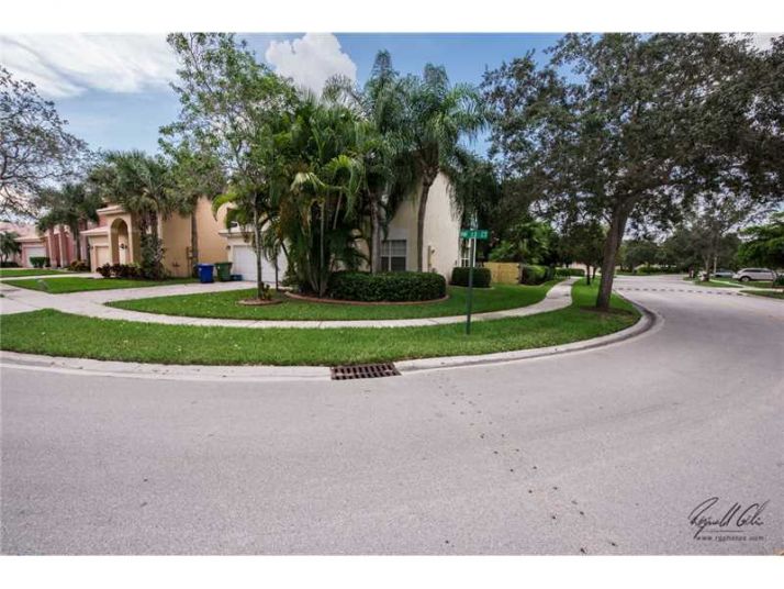 16788 NW 13TH CT, Hollywood, FL 33028