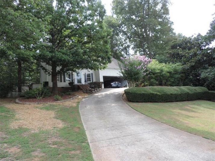 2490 Broadmoor Court, Snellville, GA 30039