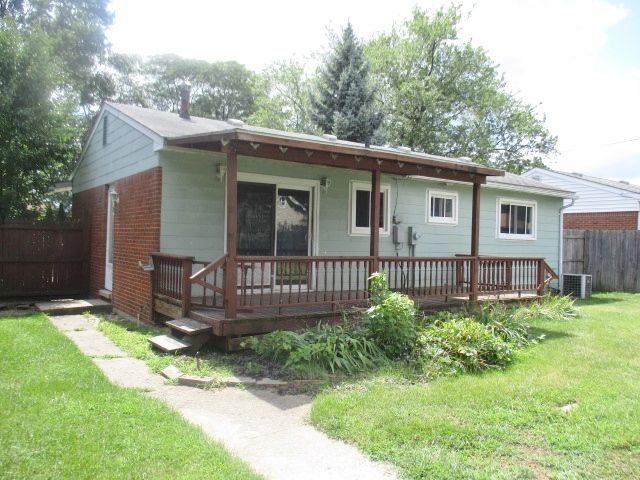 206 S Byfield St, Westland, MI 48186