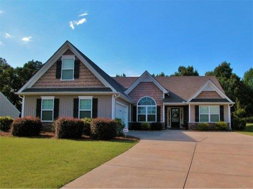 5633 Wooded Valley Way, Flowery Branch, GA 30542