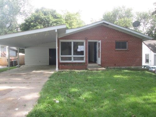 32 Young Dr, Saint Louis, MO 63135