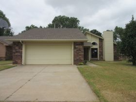 4801 Wilcox Ln, Yukon, OK 73099