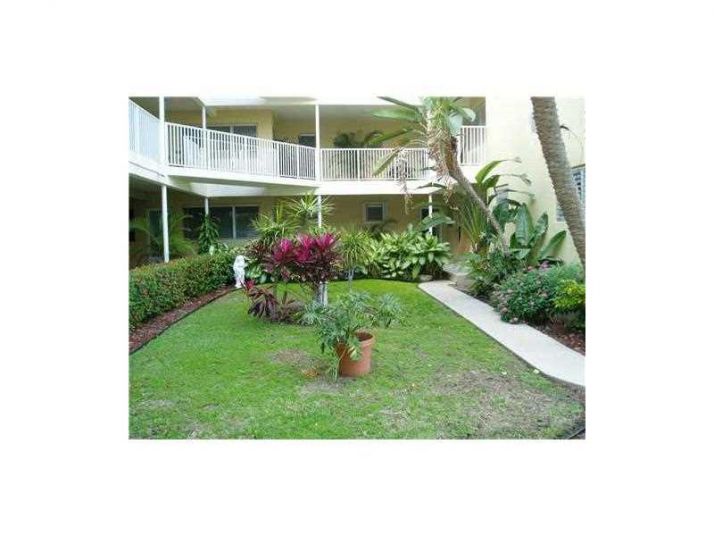 462 GOLDEN ISLES # 109, Hallandale, FL 33009