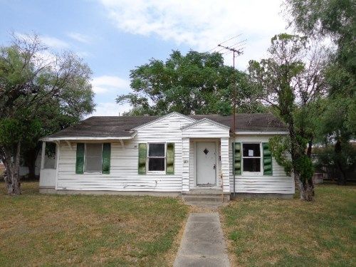 1124 S 11th St, Kingsville, TX 78363