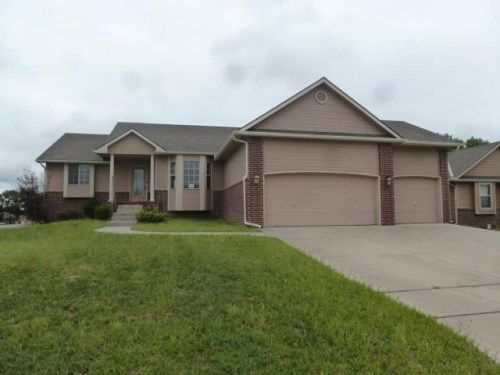 8960 N Ridgewood Ct, Valley Center, KS 67147