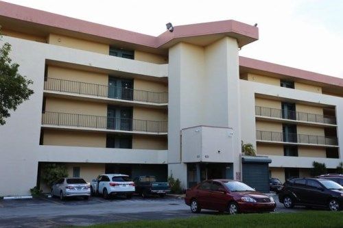 816 NW 87 AV # 401, Miami, FL 33172