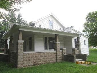 308 S Franklin St, Mentone, IN 46539