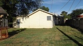 909 Peach Ave, Dalhart, TX 79022