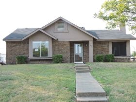 1402 Ross Ln, Seagoville, TX 75159