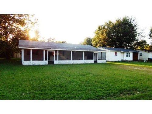 913 Lange St, Leachville, AR 72438