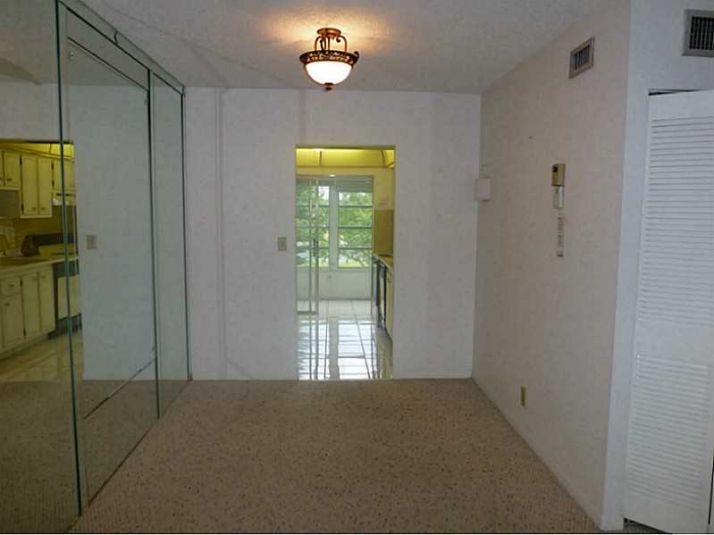 7350 NW 1 ST # 204, Pompano Beach, FL 33063