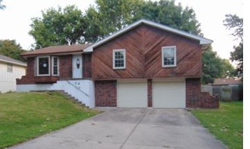 517 NE Lee Dr, Blue Springs, MO 64014