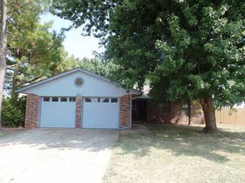 1211 Dorchester Ct, Yukon, OK 73099