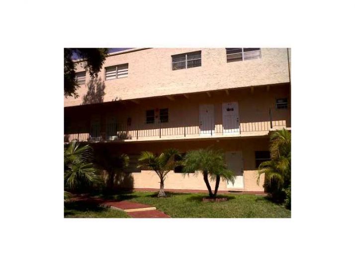 840 SW 105 AV # 328, Miami, FL 33174