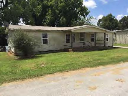 1955 Barrett Ln, Humboldt, TN 38343