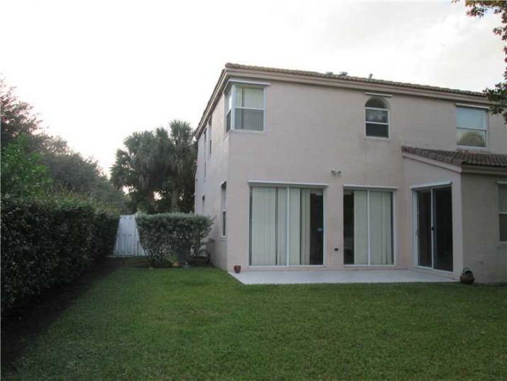 305 NW 158TH LN, Hollywood, FL 33028