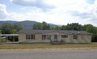 479 4th St, Buchanan, VA 24066